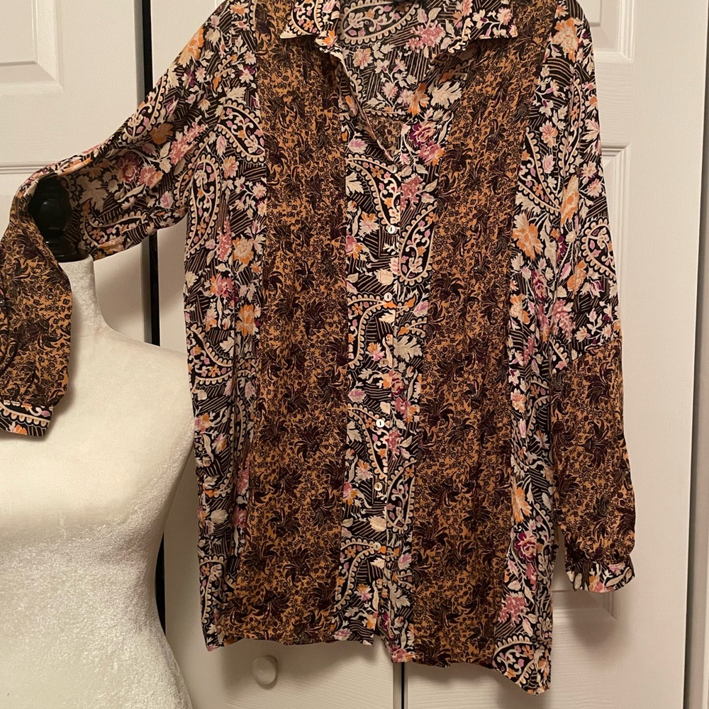 Flowy button down tunic Medium